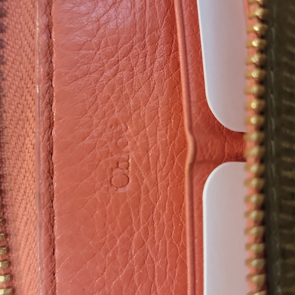 Authentic Chloe zippy wallet - Picture 9 of 10